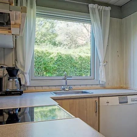 8 Person Holiday Home In Allinge 알링에